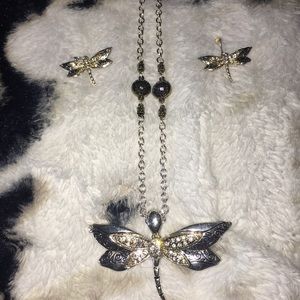 adorable dragonfly earrings and necklace set